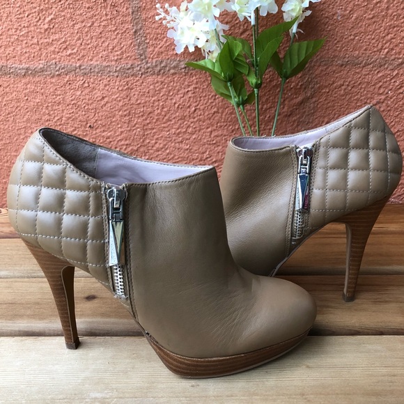 Vince Camuto Shoes - 💟 Vince Camuto Booties